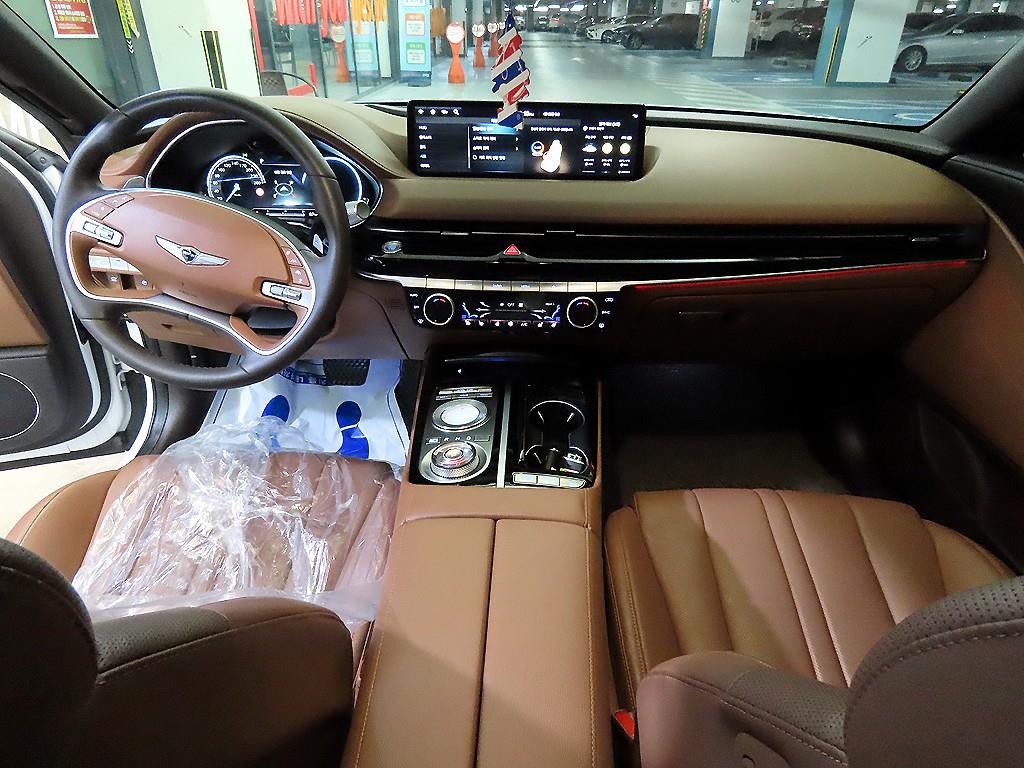 Genesis G80 - Vista 10