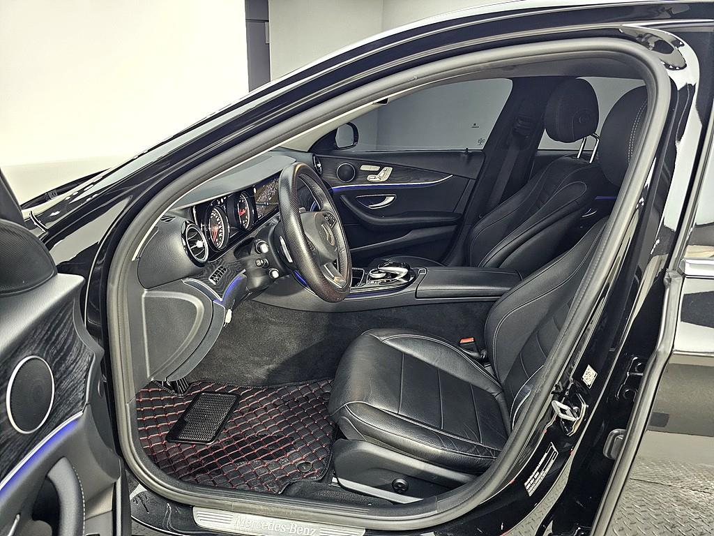 Mercedes Benz E class - Vista 8