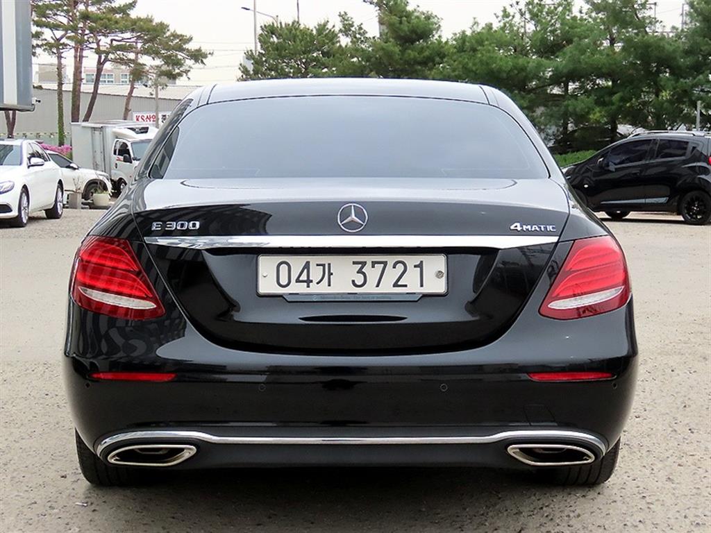 Mercedes Benz E class - Vista 4