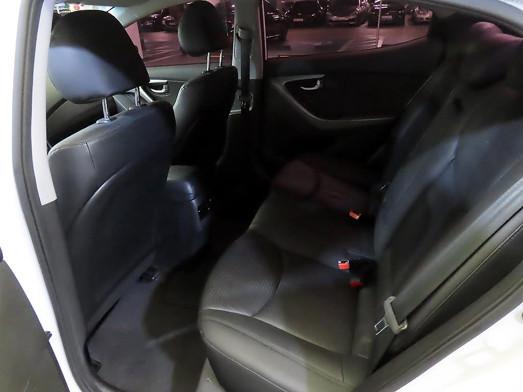 HYUNDAI Avante - Vista 7