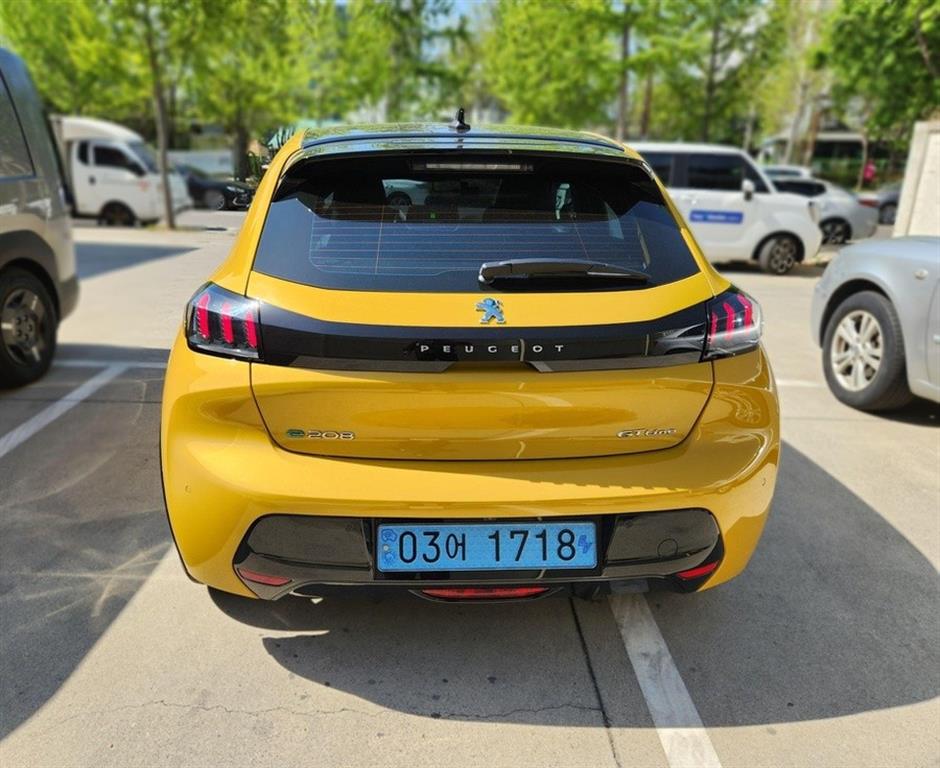 Peugeot 208 - Vista 4