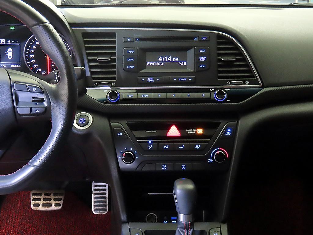 HYUNDAI Avante - Vista 11