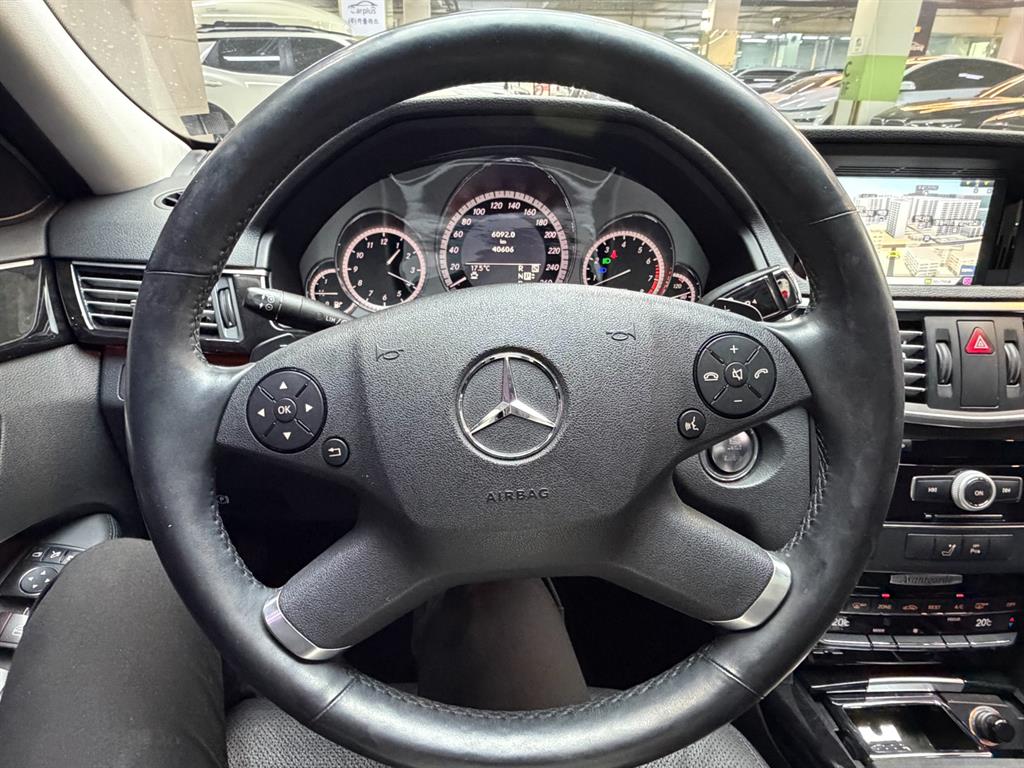 Mercedes Benz E class - Vista 9