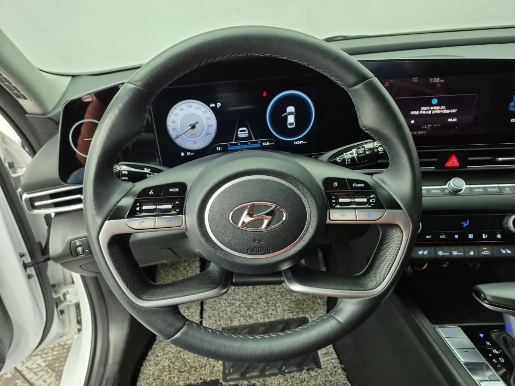 HYUNDAI Avante - Vista 9