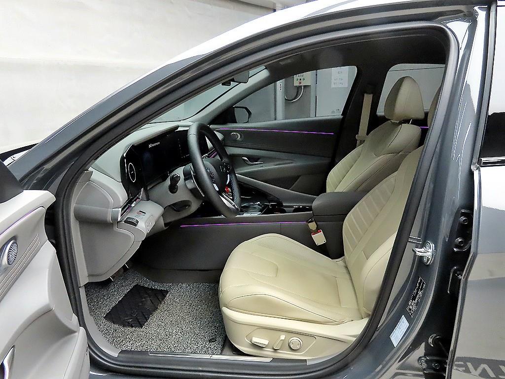 HYUNDAI Avante - Vista 5