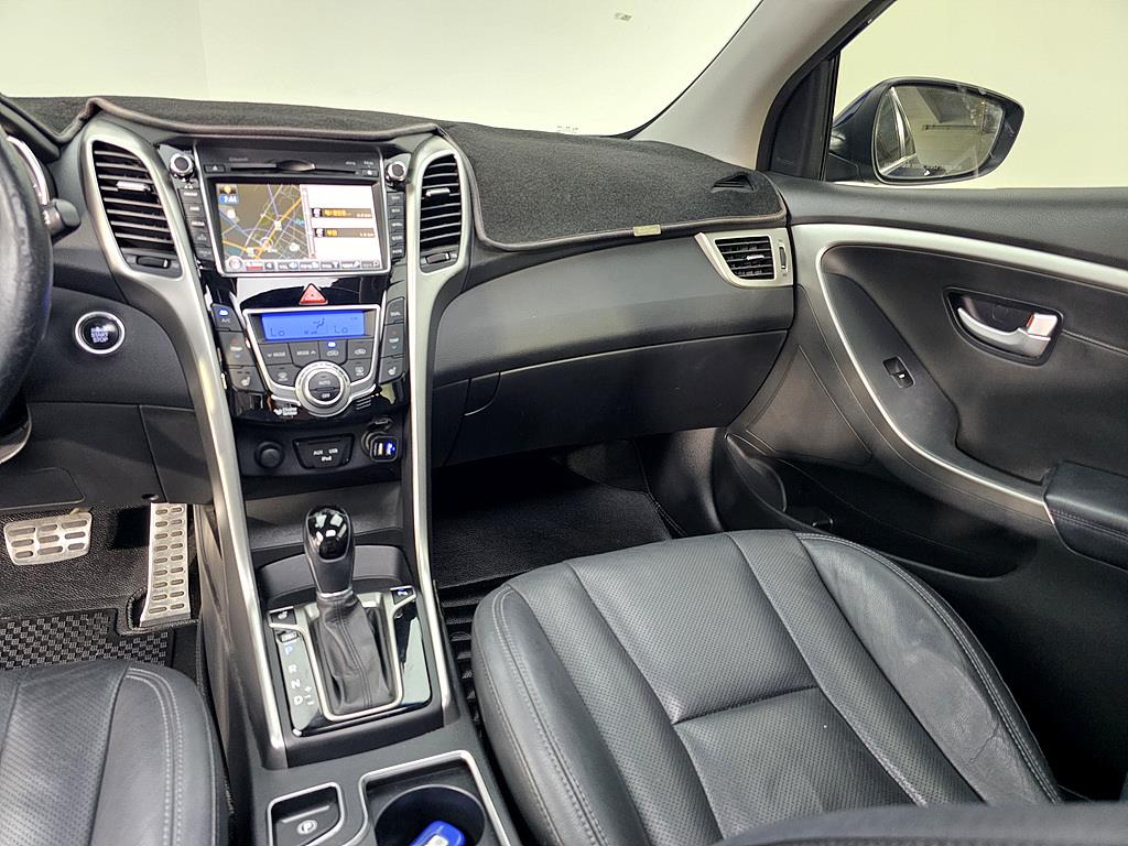 HYUNDAI i30 - Vista 10