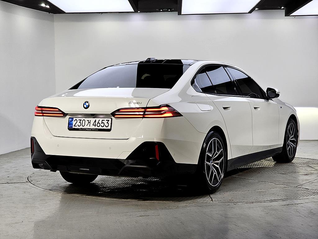 BMW 5 Series - Vista 4