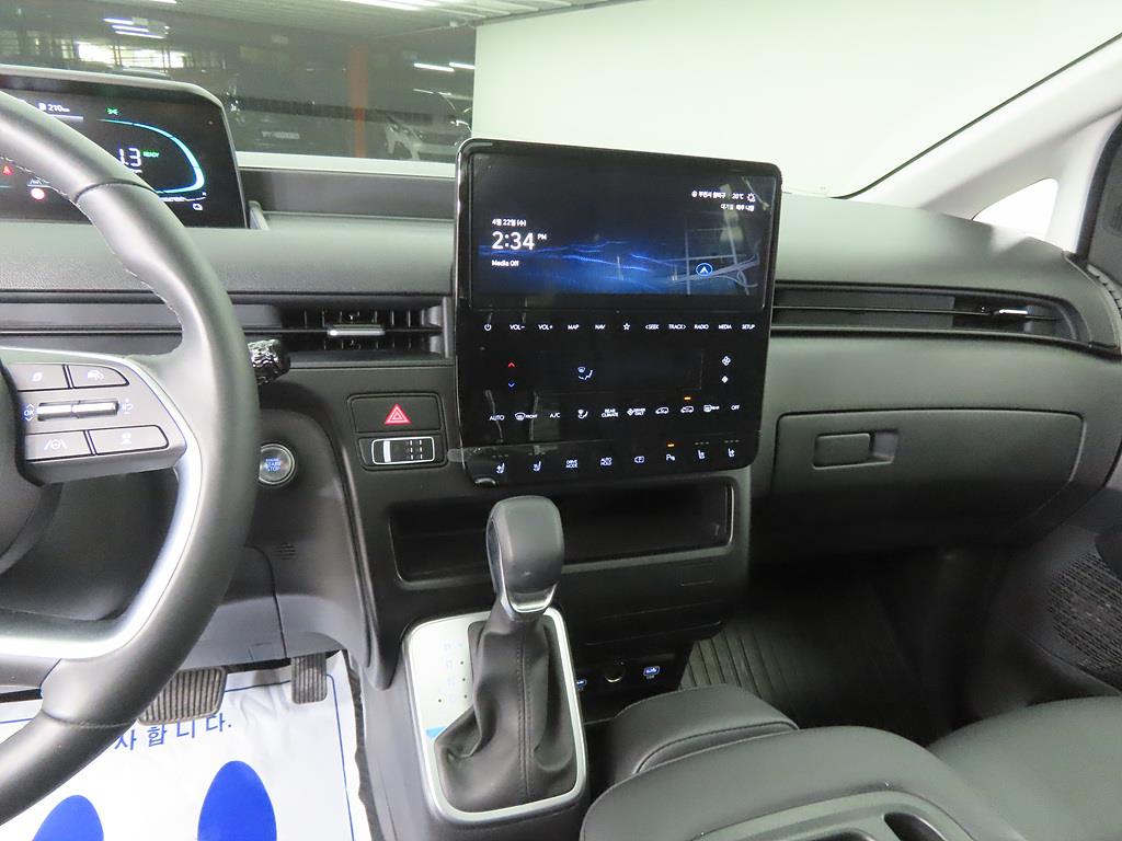 HYUNDAI Staria - Vista 10