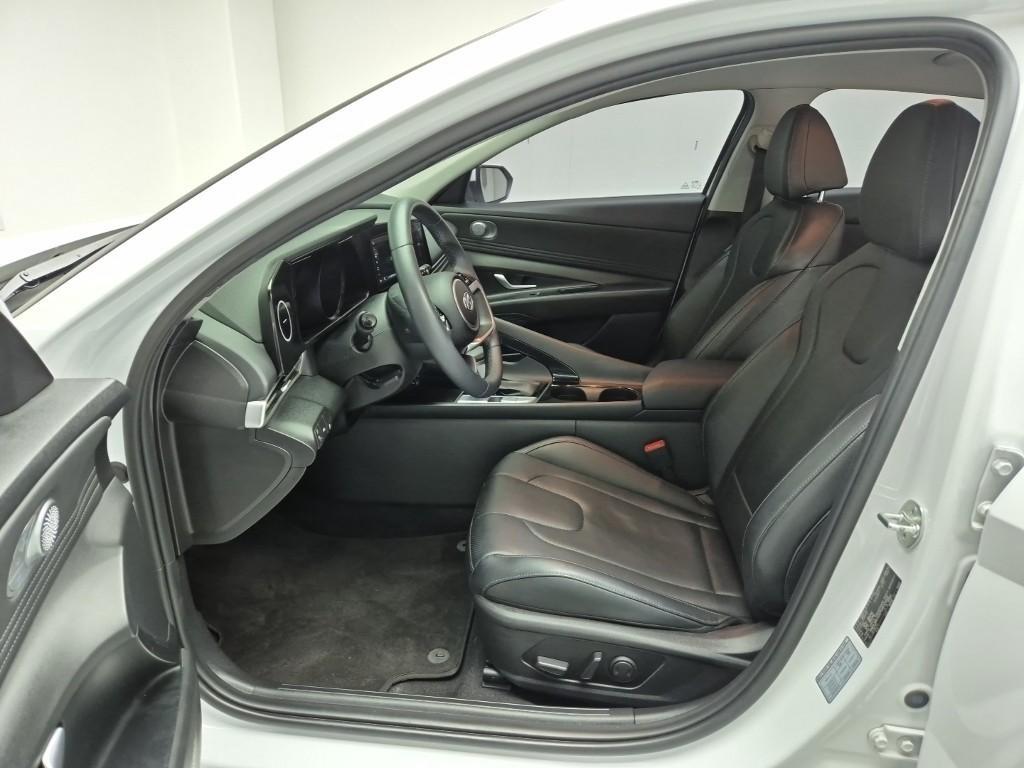 HYUNDAI Avante - Vista 11