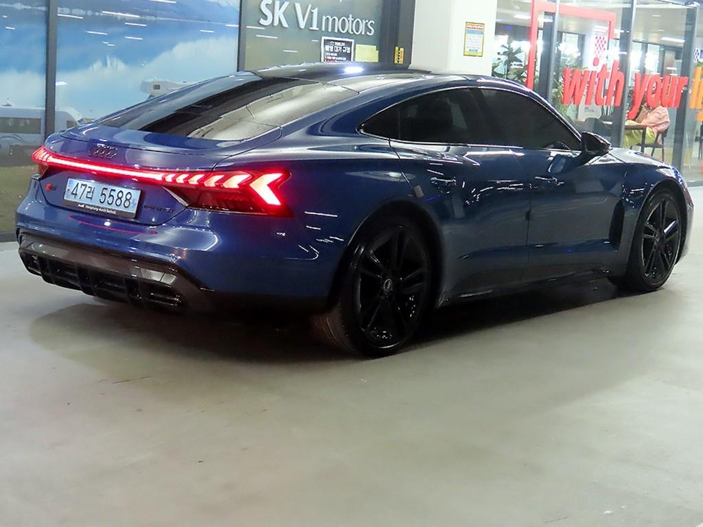 Audi RS e-tron GT - Vista 4