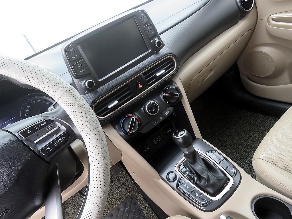 HYUNDAI Kona - Vista 10
