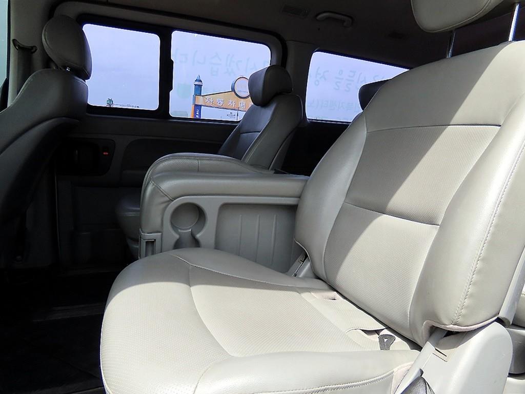 HYUNDAI Starex - Vista 6