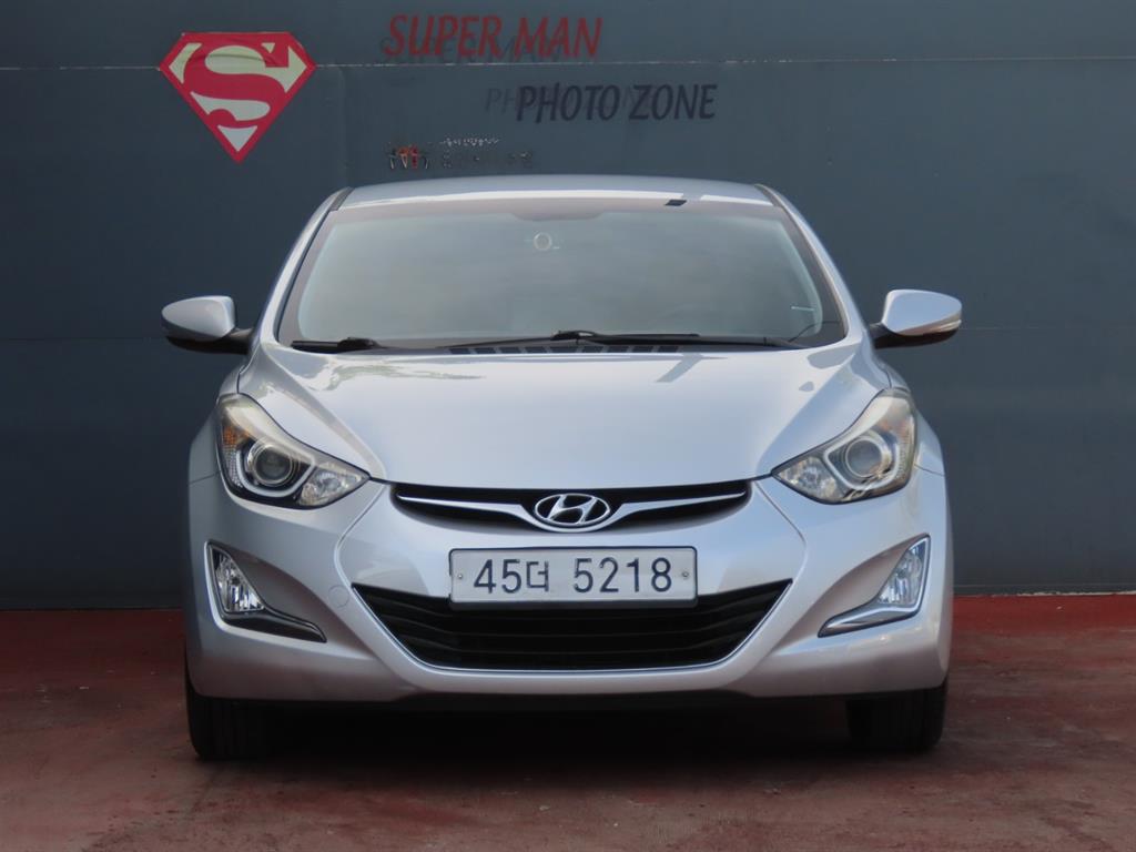 HYUNDAI Avante - Vista 3