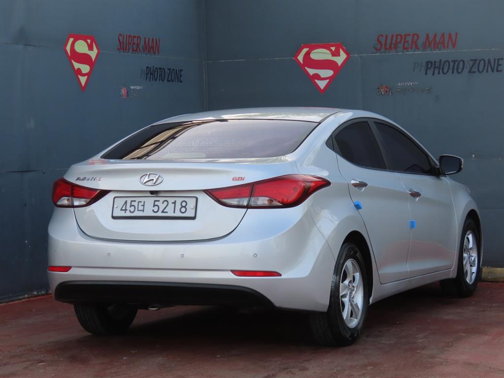 HYUNDAI Avante - Vista 5