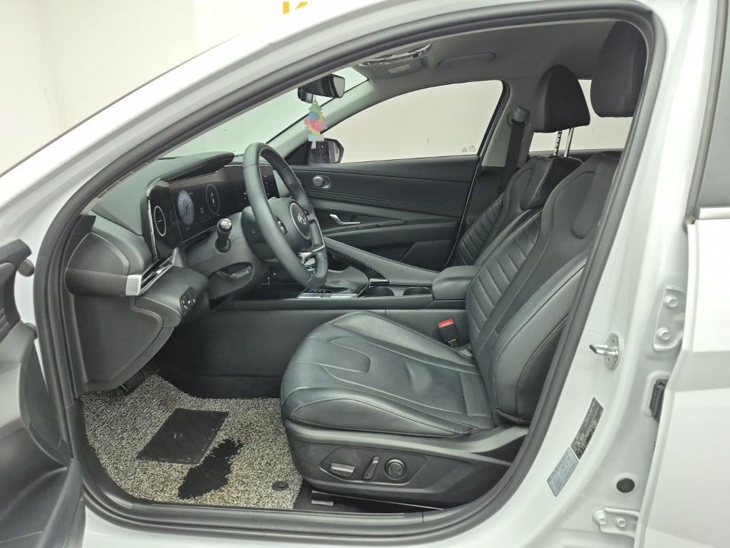 HYUNDAI Avante - Vista 11