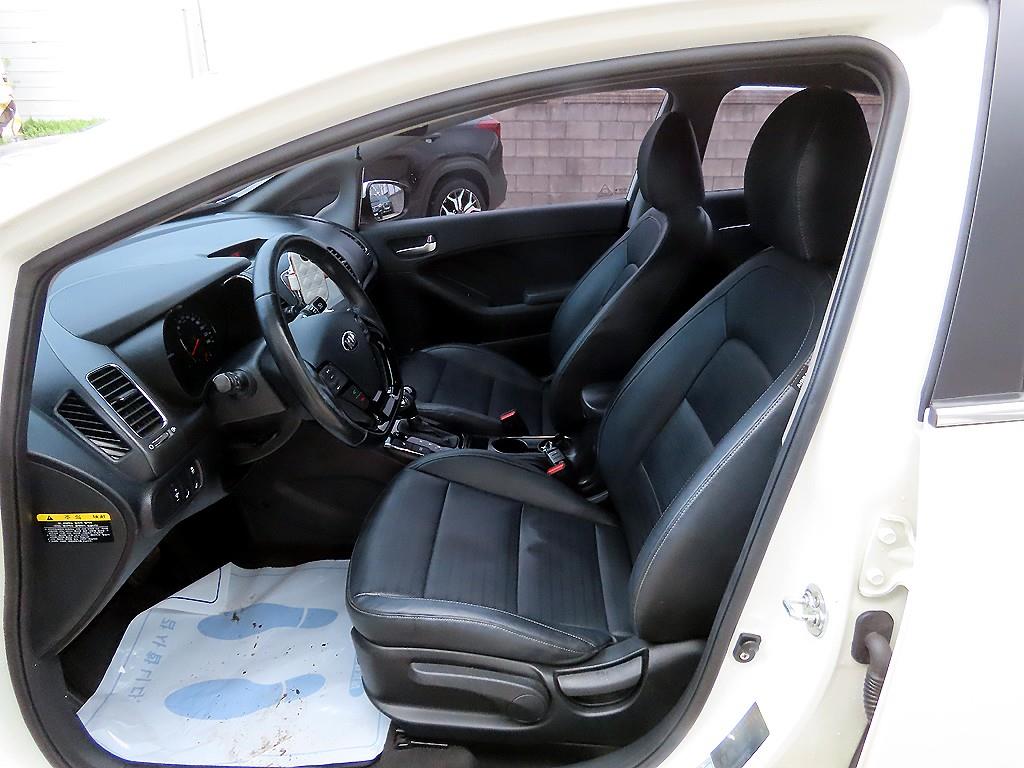 KIA K3 - Vista 5