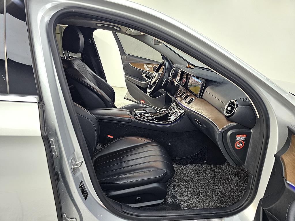 Mercedes Benz E class - Vista 10