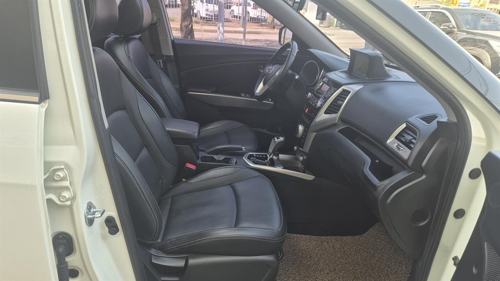 Ssangyong Tivoli 2015 Blanco - Importación desde Corea - HF Imports Iquique - Foto 14