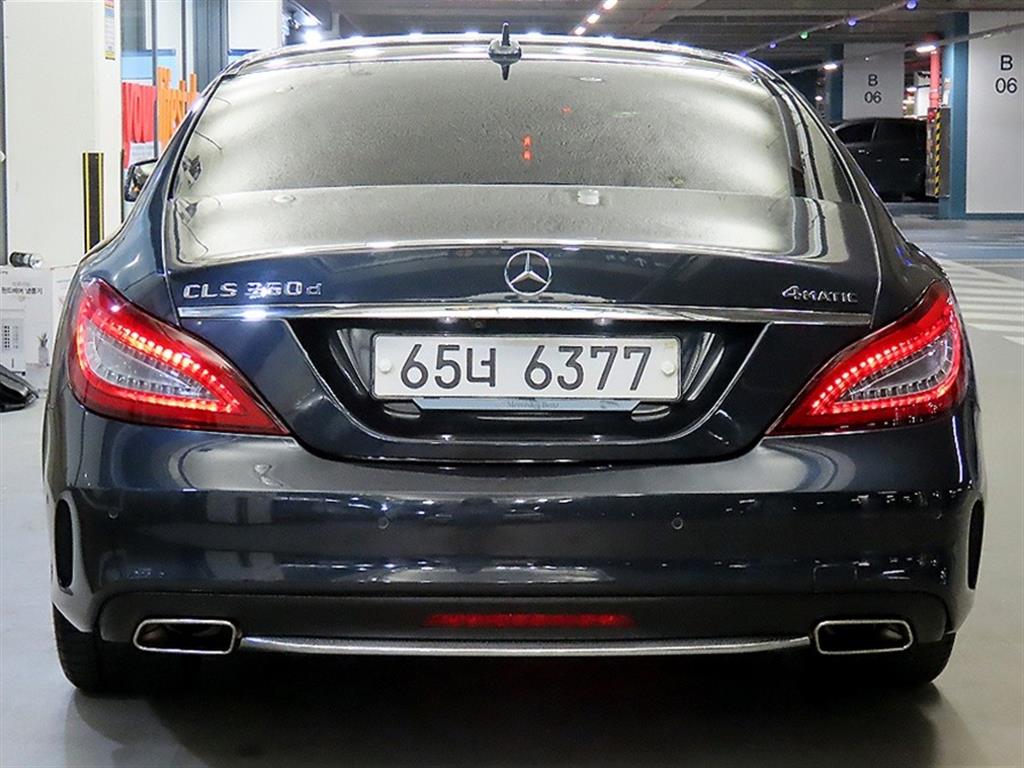 Mercedes Benz CLS Class - Vista 5