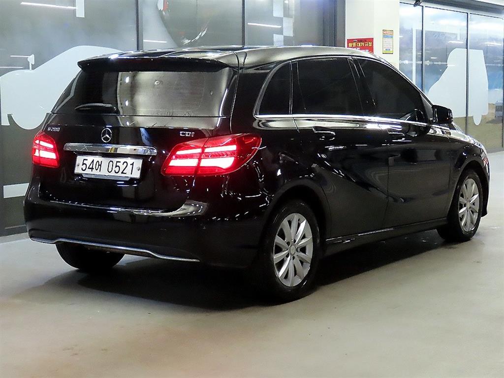 Mercedes Benz B Class (MY B) - Vista 4