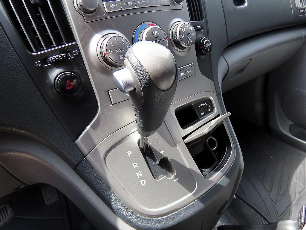 HYUNDAI Starex - Vista 12