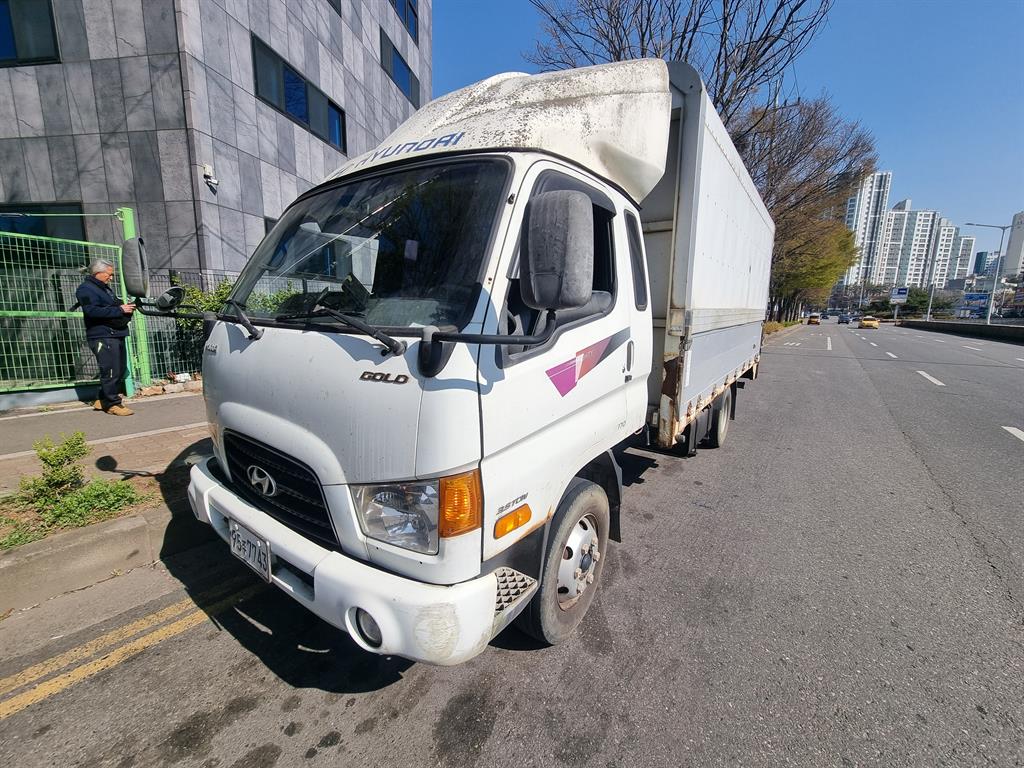 medium and large cargo truck - Vista 3