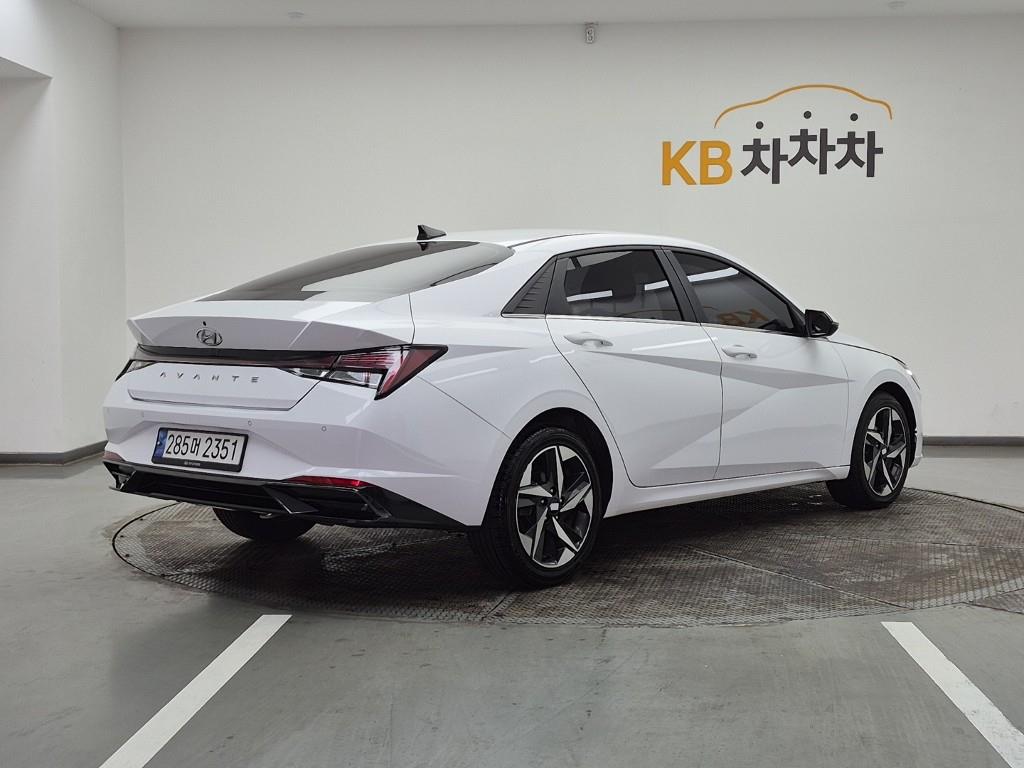HYUNDAI Avante - Vista 4