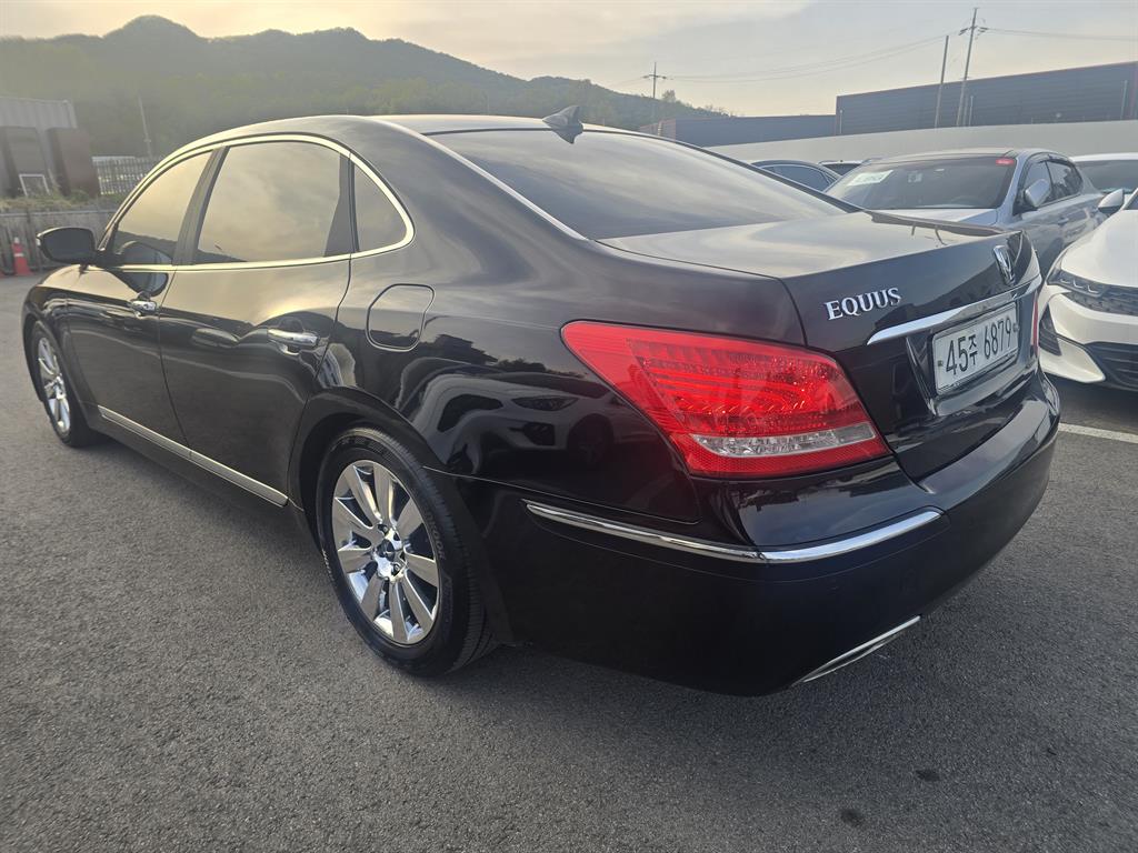 HYUNDAI Equus - Vista 4