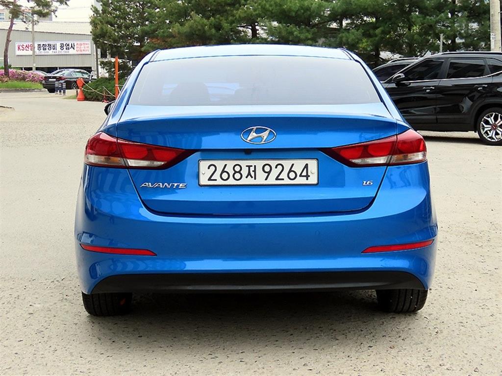 HYUNDAI Avante - Vista 4