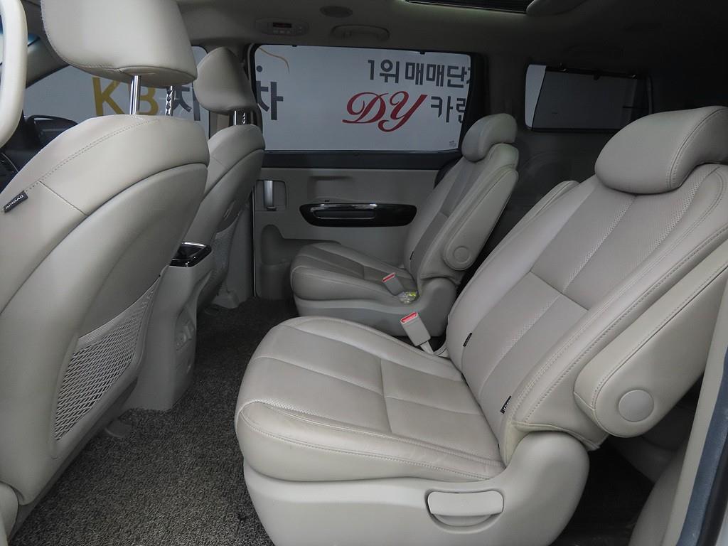 KIA Carnival - Vista 6