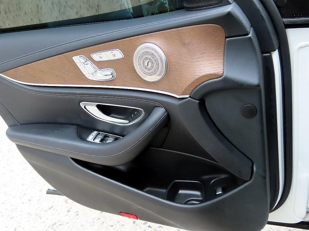 Mercedes Benz E class - Vista 12