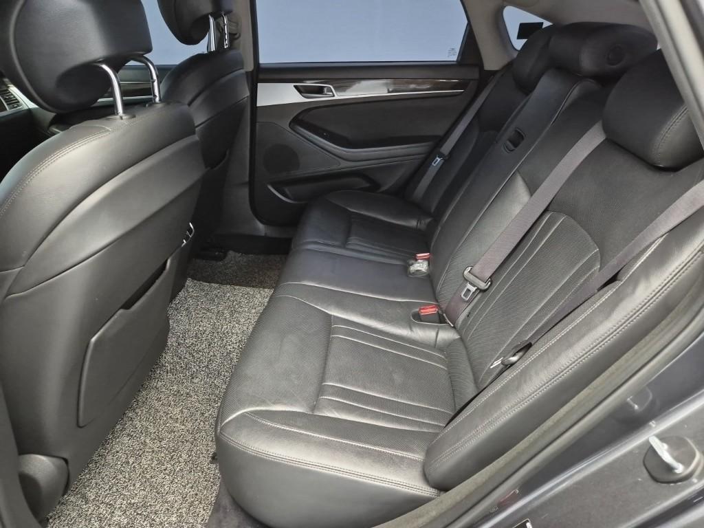 Genesis G80 - Vista 12
