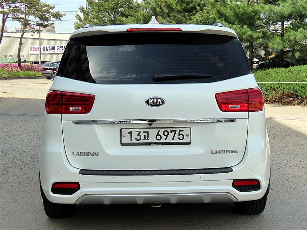 KIA Carnival - Vista 4