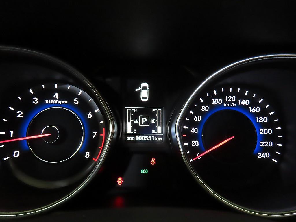 HYUNDAI Avante - Vista 9