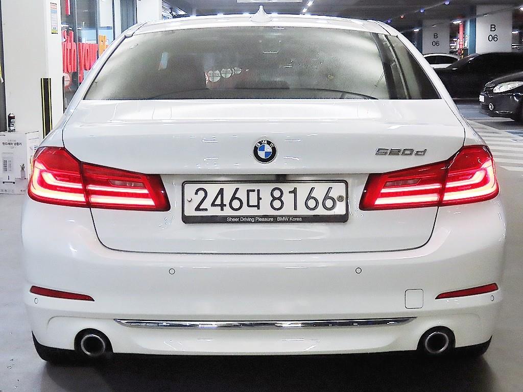 BMW 5 Series - Vista 5