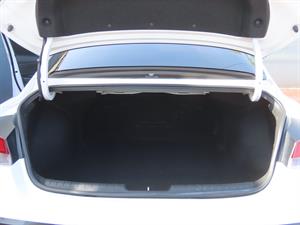 HYUNDAI Avante - Vista 10