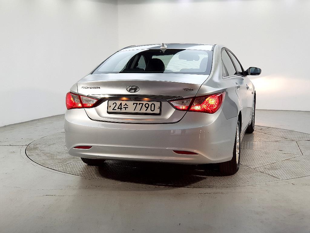 HYUNDAI Sonata - Vista 3