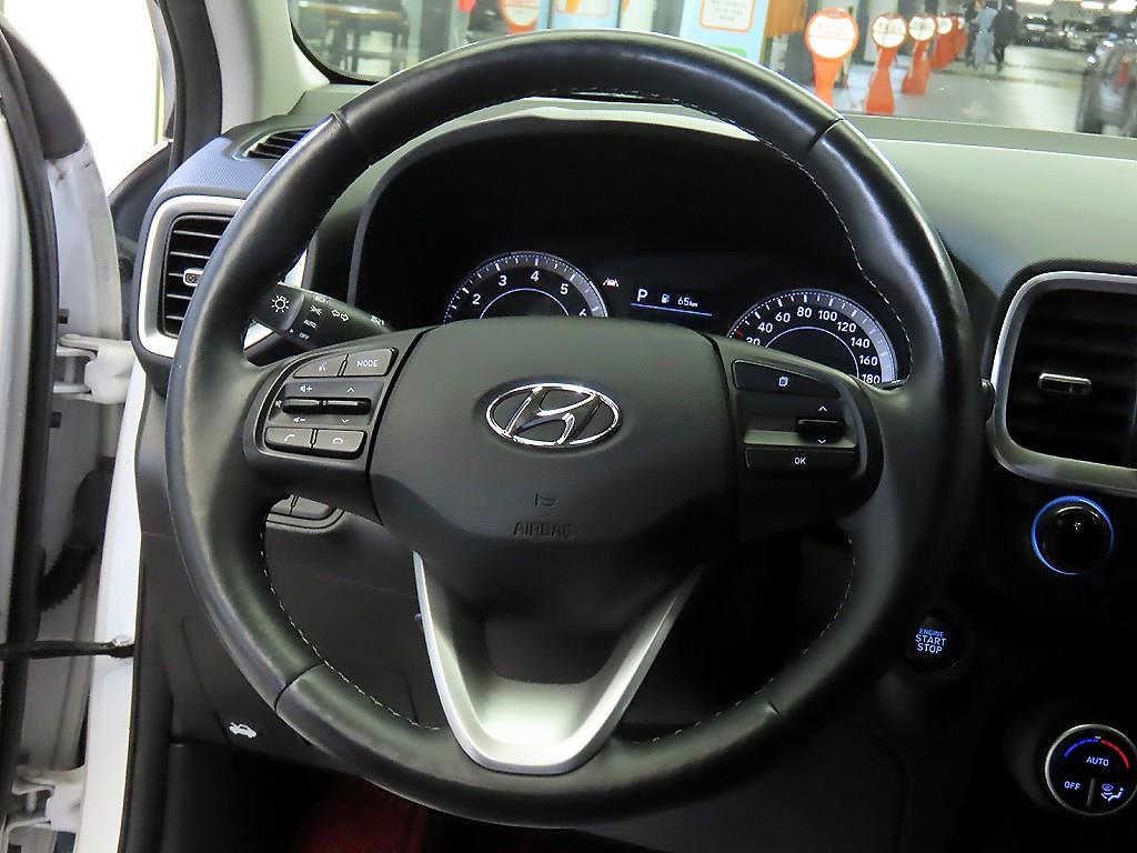 HYUNDAI Venue - Vista 8