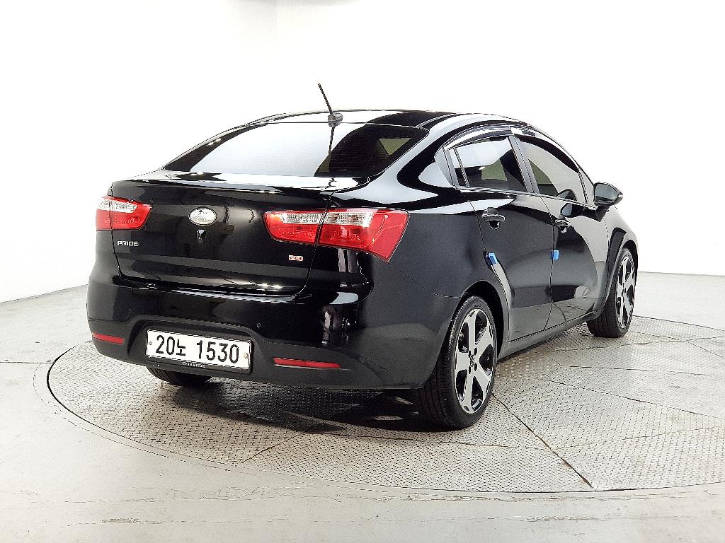 KIA Pride - Vista 4