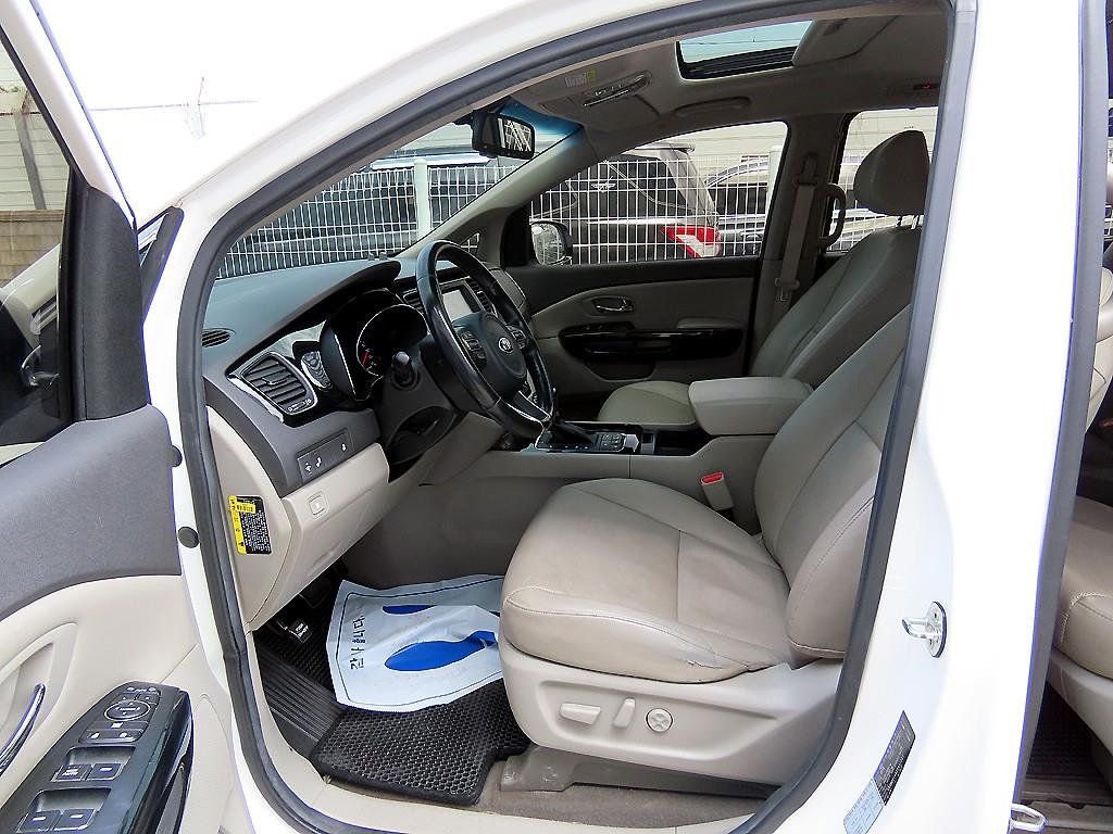 KIA Carnival - Vista 5