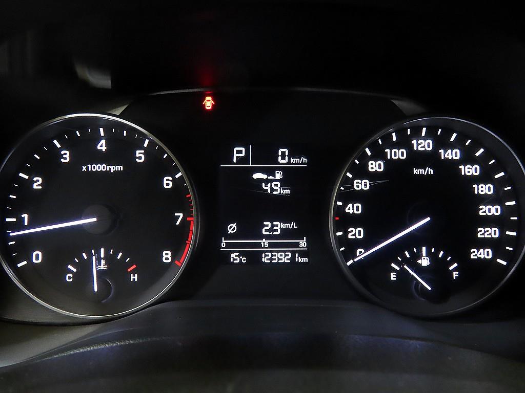 HYUNDAI Avante - Vista 9