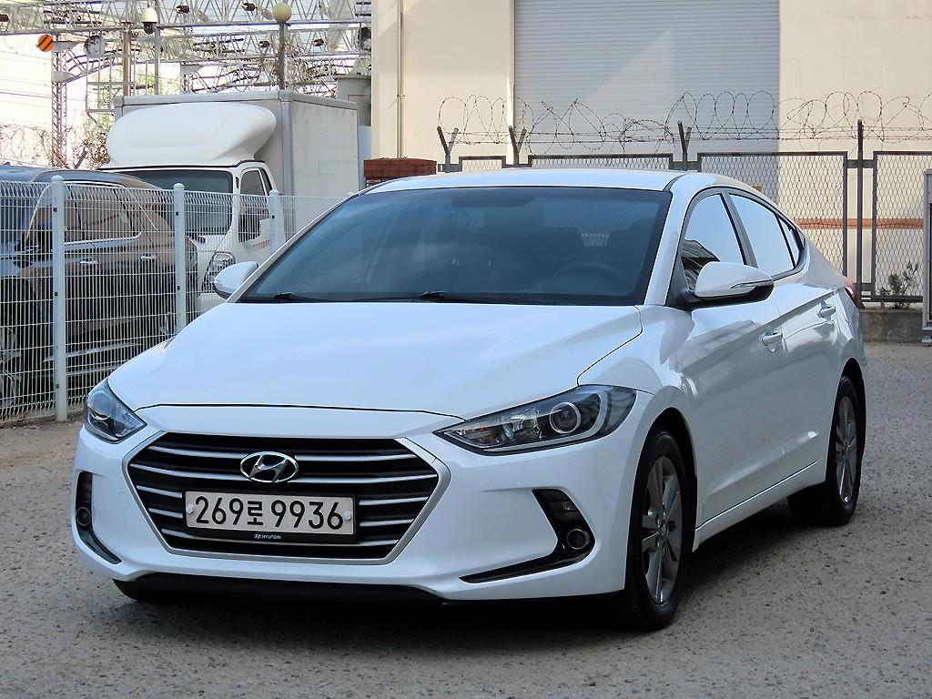 HYUNDAI Avante - Vista 2