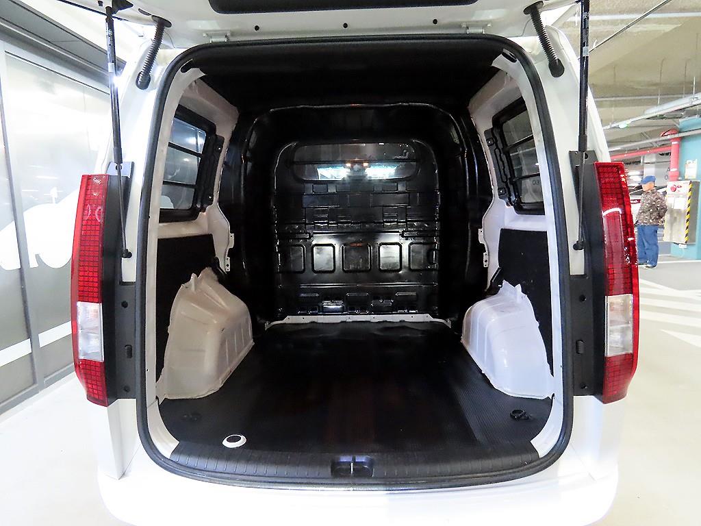 HYUNDAI Staria 2023 Blanco - Importación desde Corea - HF Imports Iquique - Foto 18