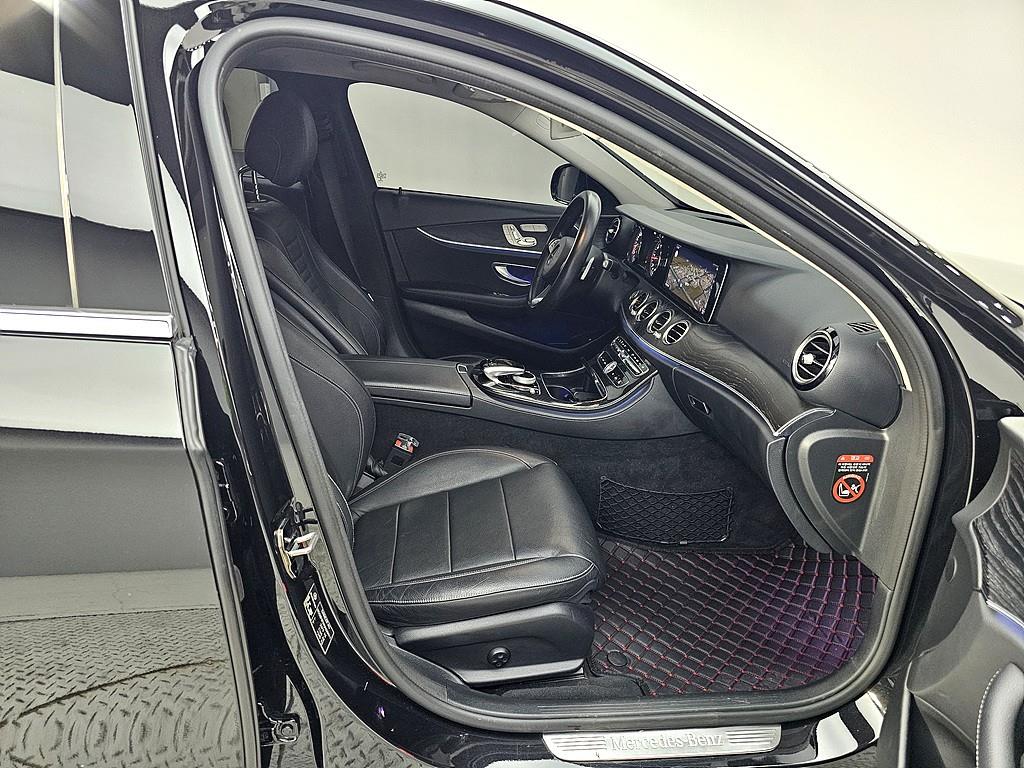 Mercedes Benz E class - Vista 11