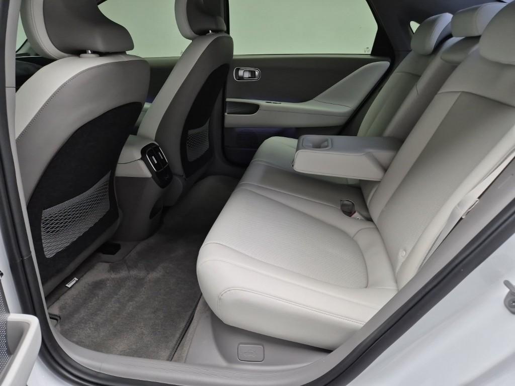 HYUNDAI Ioniq 6 - Vista 12