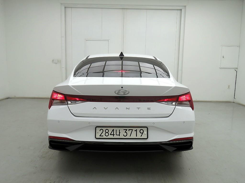 HYUNDAI Avante - Vista 3