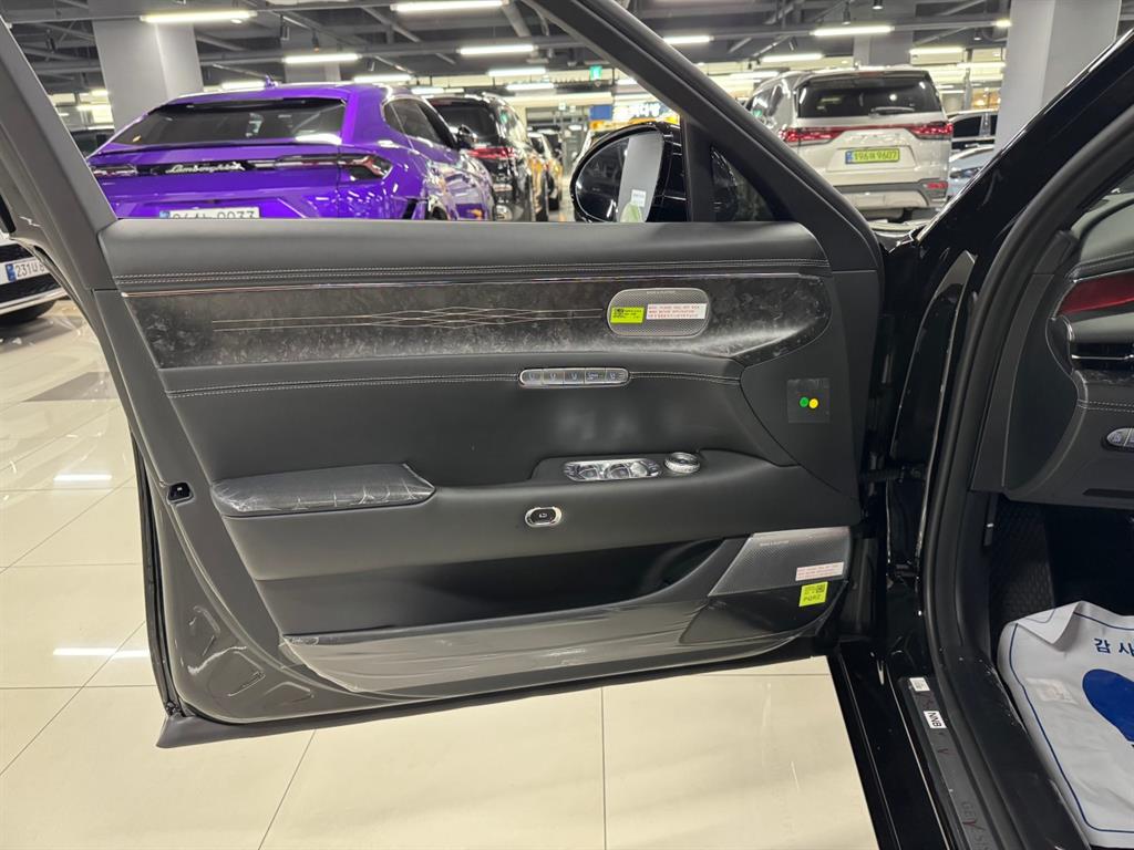 Genesis G90 - Vista 7