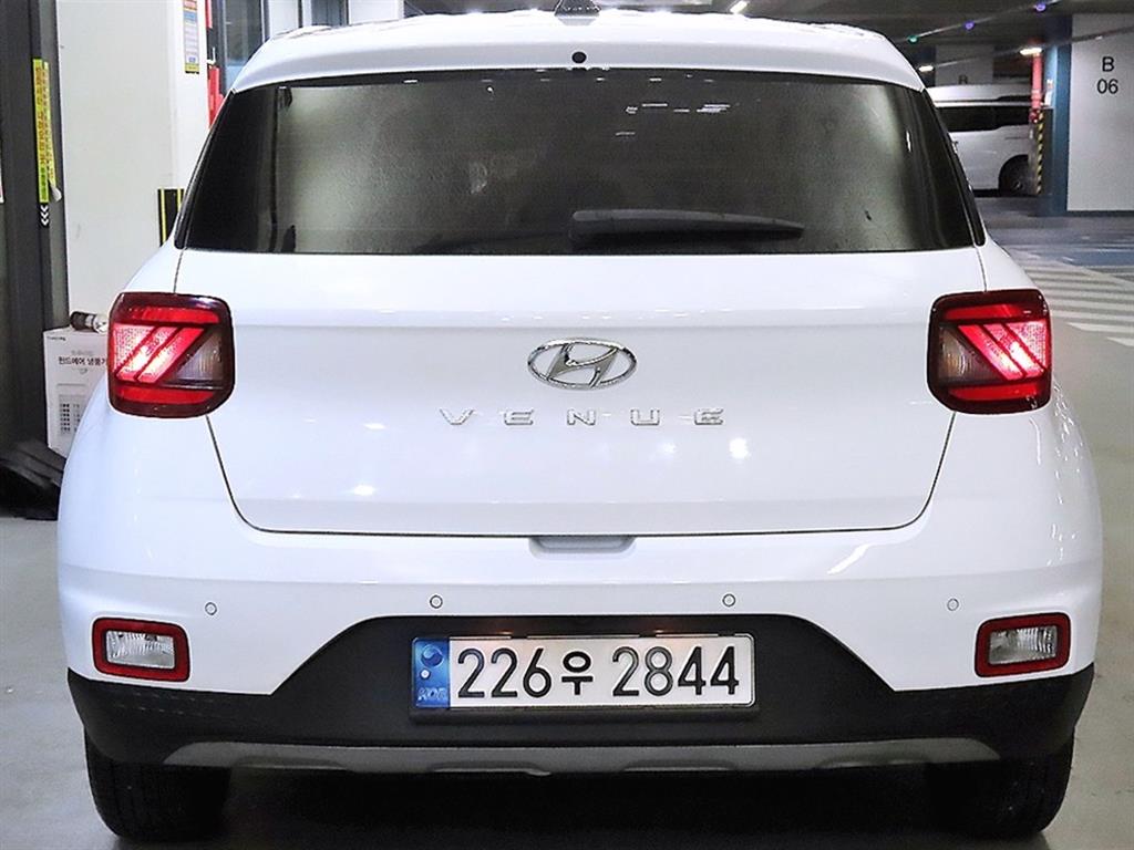 HYUNDAI Venue - Vista 5