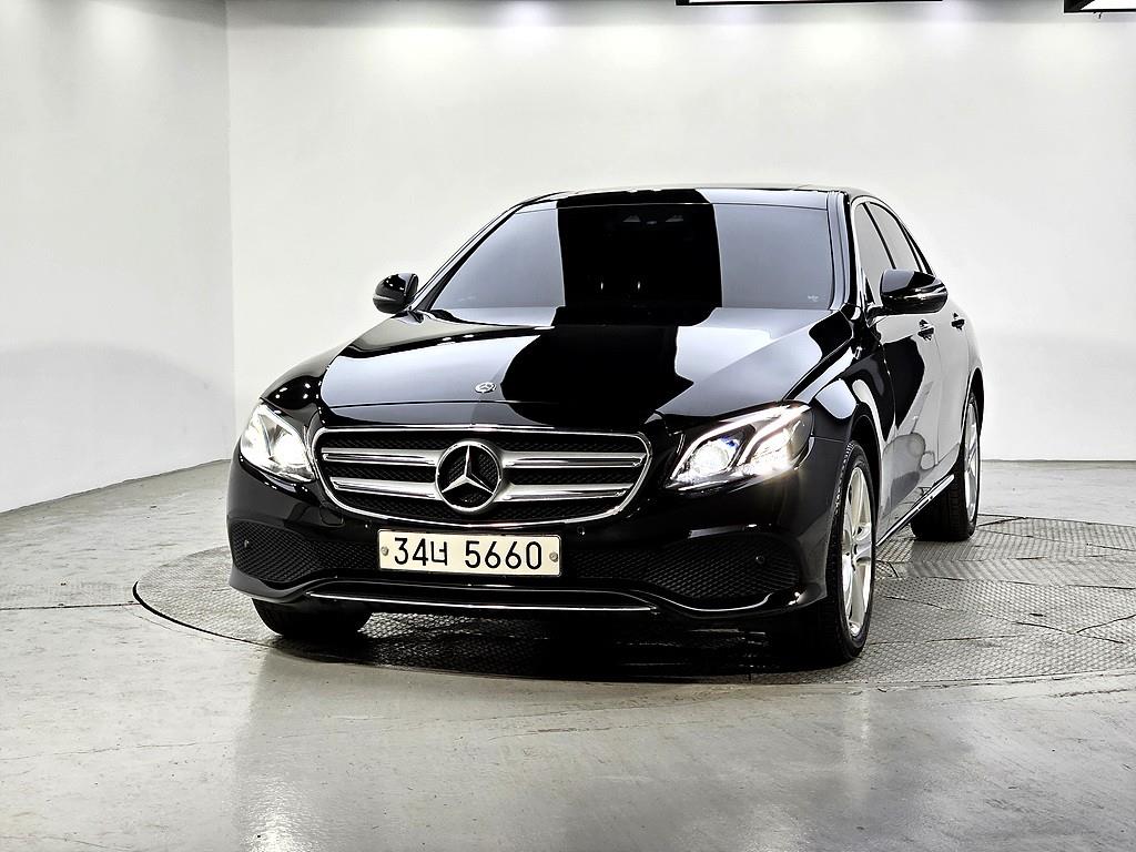 Mercedes Benz E class - Vista 3