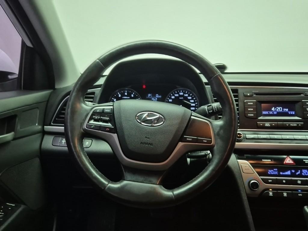 HYUNDAI Avante - Vista 9